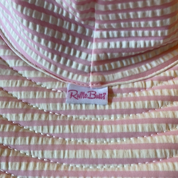 Ruffle butt pink and white infant hat - Picture 5 of 9